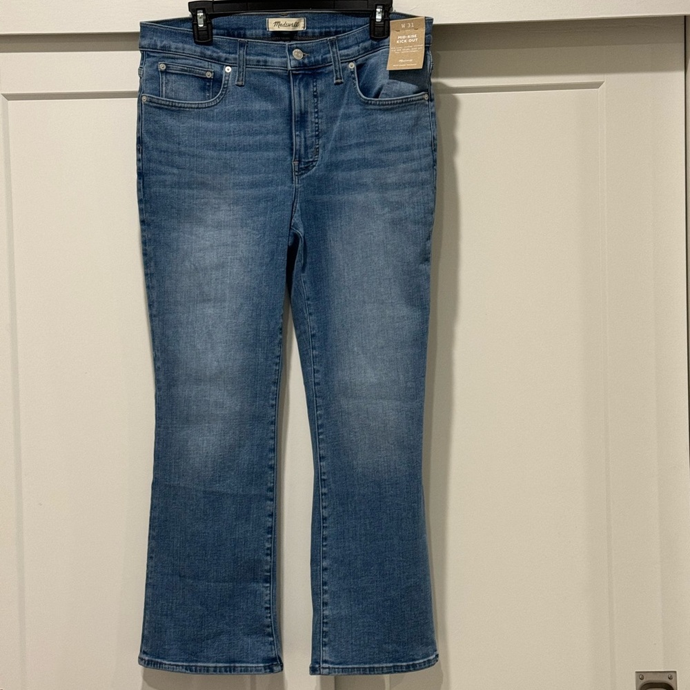 Madewell mid-rise Kick out crop jeans. NWT.  Size 31.
